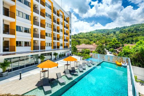 Beehive Boutique Hotel Phuket tesisinde veya buraya yakın yüzme havuzu