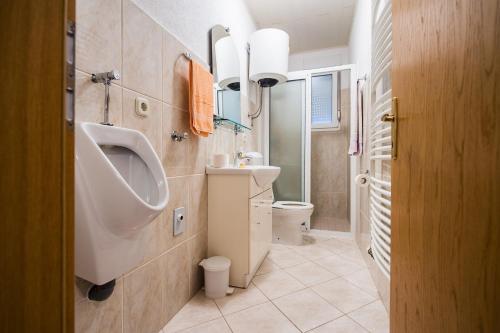 Kúpeľňa v ubytovaní APARTMANI Mila