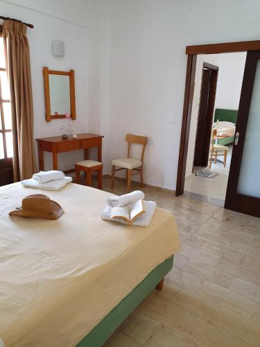 Postel nebo postele na pokoji v ubytování Arhodiko Hotel