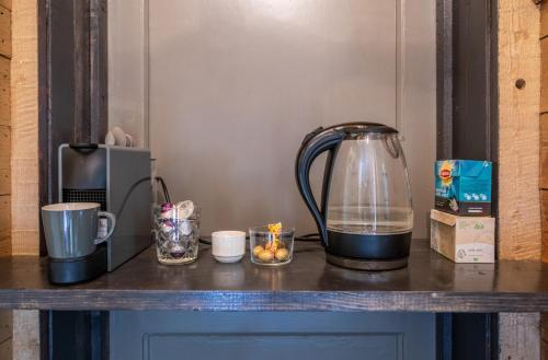 Kemudahan buat kopi dan teh di Herberg De Swaen