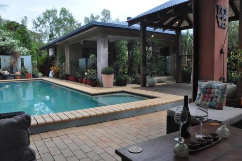 Gallery image of STUNNING MAGNETIC ISLAND HOME, PRIVATE, LARGE POOL, CHILDREN AND PETS on REQUEST PLEASE in Horseshoe Bay