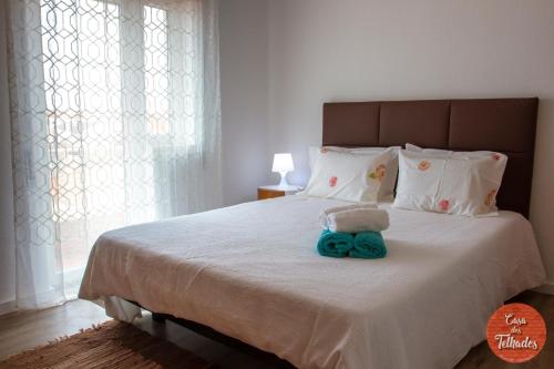A bed or beds in a room at Peniche Roof View House - Beach Village