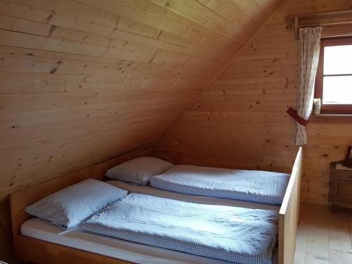 two beds in the attic of a log cabin at Almhütte auf der Laußnitz Alm - Auszeit in schöner Bergidylle auf 1836m in Rennweg