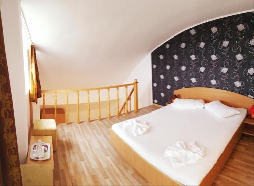 a bedroom with a bed with a black and white wall at Casa CIC in Constanţa