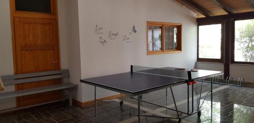 a ping pong table in the corner of a room at Guest House Betiga in Barbariga