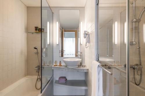 Koupelna v ubytování Novotel Suites Mall Avenue Dubai