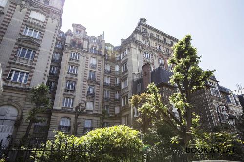 Gallery image of CHARMING FLAT -PRIVATE AVENUE - 16 TH in Paris