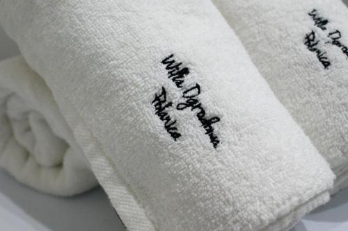 a towel with the words happy new year written on it at Willa Ogrodowa in Polanica-Zdrój