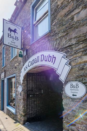 Un certificado, premio, letrero u otro documento en Dingle Centre Townhouse An Capall Dubh Dingle