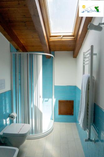 a bathroom with a glass shower and a toilet at Marìsicilia in Porto Empedocle