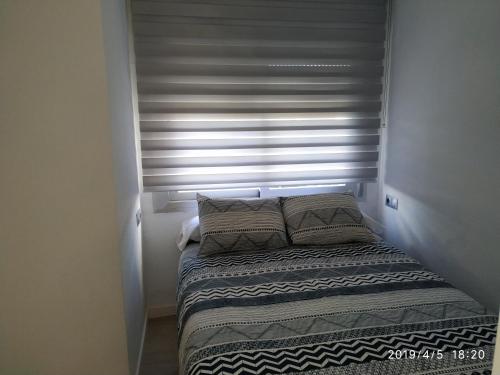 Posteľ alebo postele v izbe v ubytovaní Apartamento en urbanización Algaida en primera línea de playa