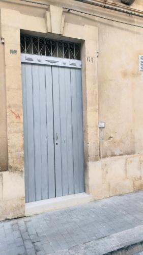 a metal door on the side of a building at Casa Vacanze Scicli Centro in Scicli
