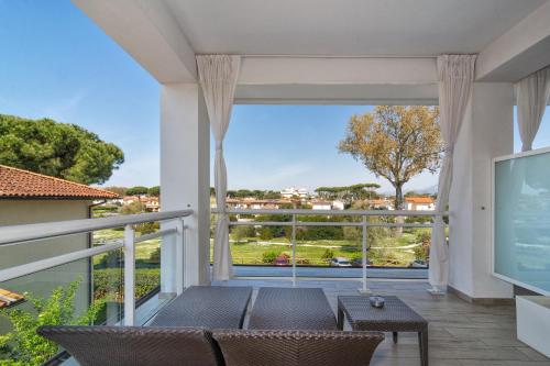 a balcony with a couch and a large window at Hotel Central Park in Marina di Pietrasanta