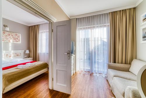 Llit o llits en una habitació de Perla Mare Apartamenty