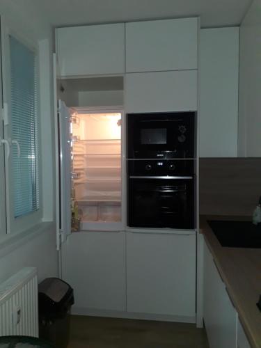Dapur atau dapur kecil di Apartment Klimka with balcony, free wifi and free parking
