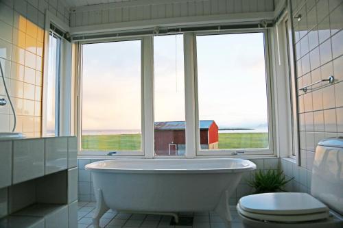 Ένα μπάνιο στο Villa Lofoten - The Farmhouse