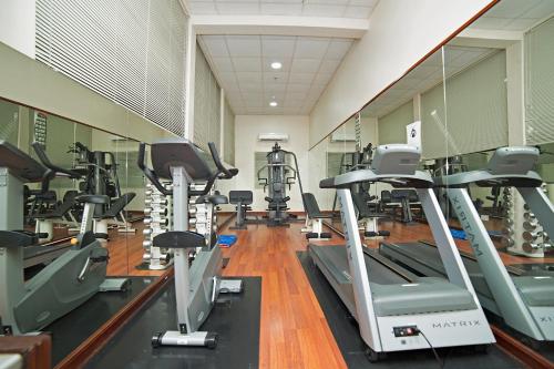 Fitness centrum a/nebo fitness zařízení v ubytování Ramada by Wyndham Bahrain