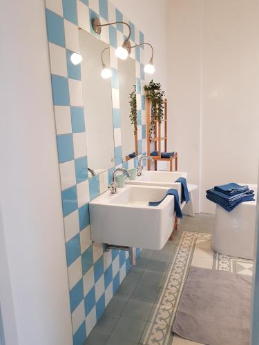 a bathroom with a sink and a mirror at Het Pakhuis Schiedam in Schiedam