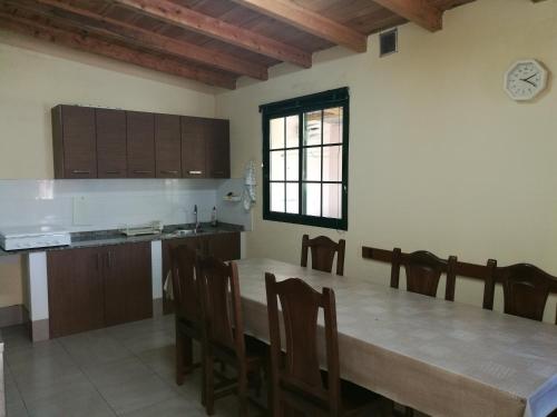 Dapur atau dapur kecil di Albergue O Pombal