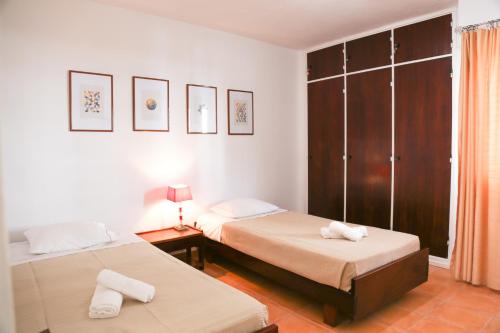 Voodi või voodid majutusasutuse Apartamento Aldeia do Mar toas