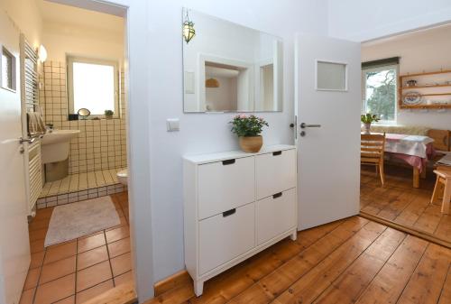 a bathroom with a white cabinet and a sink at Ferienwohnung La Calma, Zeuthen in Zeuthen