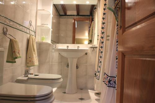 Kylpyhuone majoituspaikassa AZTIETA CASA RURAL