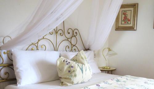 A bed or beds in a room at Casa San Tomè