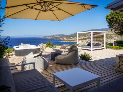 Villa Klenovica mit Whirlpool und Meerblick