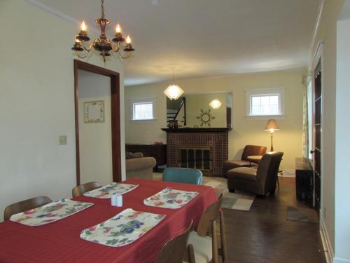 a dining room with a table and a living room at Whirlpool Cottage in Niagara Falls