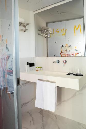 A cozinha ou kitchenette de Hotel Melibea by gaiarooms