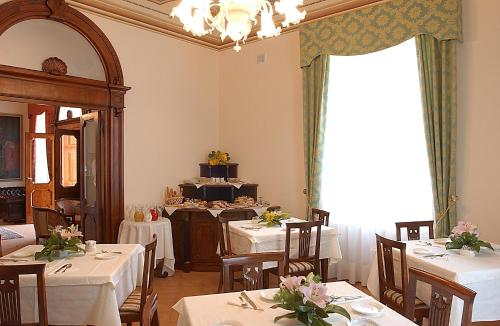 En restaurant eller et andet spisested på Hotel Villa Verdefiore