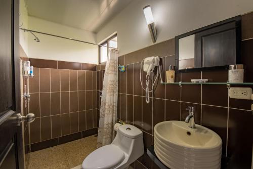 A bathroom at Hotel Secreto La Fortuna