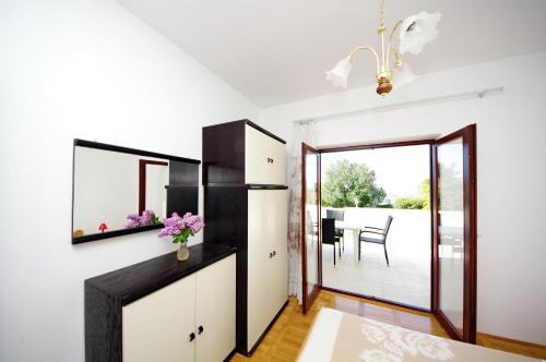 Gallery image of Apartments Beach in Vrsi