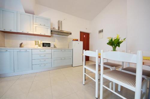 Gallery image of Apartments Beach in Vrsi