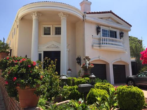 Entire Second Flr - Santa Monica Luxury Roman Villa photo 4