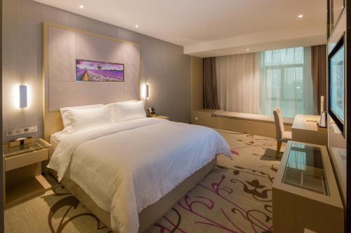 Postel nebo postele na pokoji v ubytování Lavande Hotel Nanhai Sports Center Shishan Town