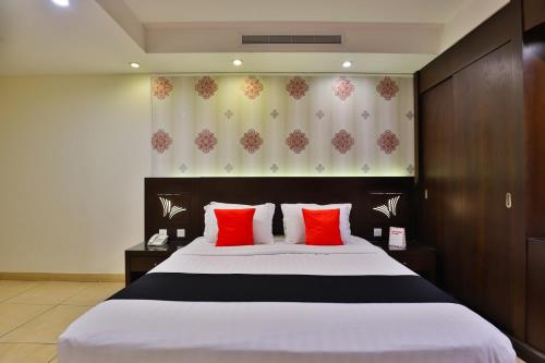 a bedroom with a large white bed with red pillows at أحلى الأيام للوحدات الفندقية in Jeddah
