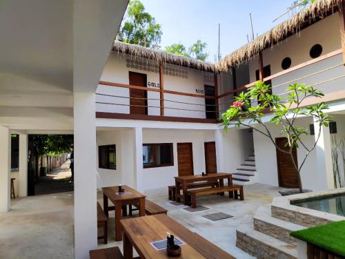Gili Pirates Dive & BnBの敷地内または近くにあるプール