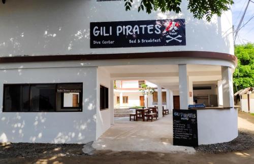 ギリ・トラワンガンにあるGili Pirates Dive & BnBのギャラリーの写真