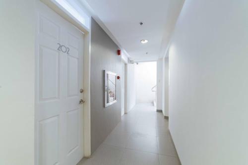 Фотография из галереи RedDoorz Plus @ Roxas Street Davao в Давао