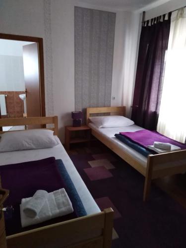 Ένα ή περισσότερα κρεβάτια σε δωμάτιο στο Guest House Šumski dvor