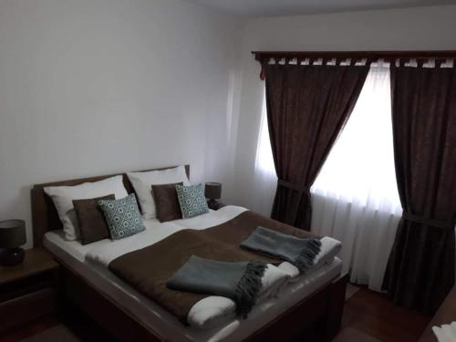 Ένα ή περισσότερα κρεβάτια σε δωμάτιο στο Guest House Šumski dvor