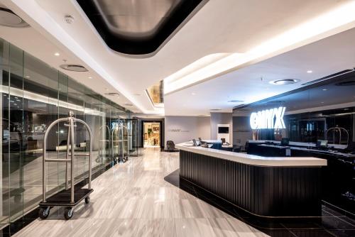 The lobby or reception area at The Onyx Apartment Hotel by NEWMARK