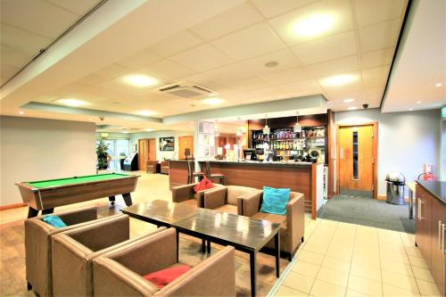 Saló o bar de Doncaster International Hotel by Roomsbooked