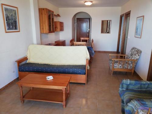 Χώρος καθιστικού στο La Marina Solo Familias!!! Serviplaya