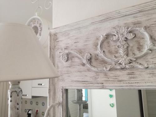 a mirror in a room next to a lamp at Romantico Rifugio in Guardiagrele