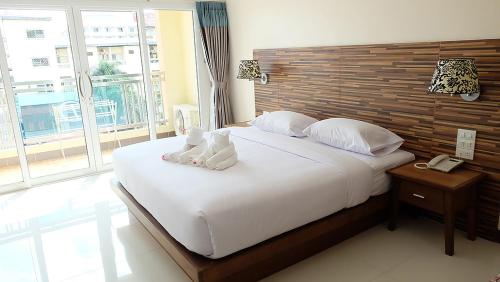 Gallery image of Dhotel Pattaya in Nong Prue