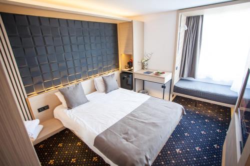 Un pat sau paturi într-o cameră la Aqvatonic Hotel - Steaua de Mare