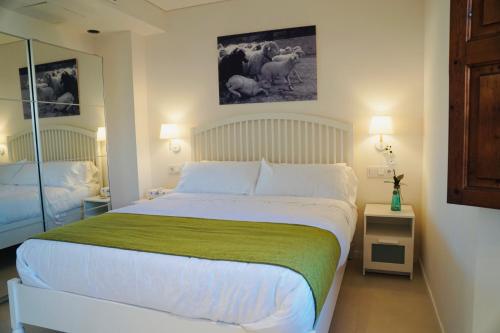 En eller flere senger på et rom på Marton Valldemossa Turismo de Interior