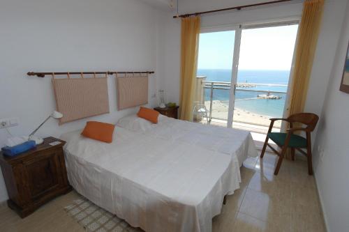 a bedroom with a bed and a view of the beach at MB, Mareta Blava, piscina y vistas in Era de Soler
